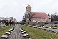 Lestene kirik ja II maailmasõja vennashauad