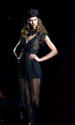 Karlie Kloss at Anna Sui.jpg