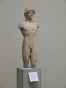 Kouros dit « Apollon Strangford » d'Anaphi (?), Marbre de Paros, H. 1,01 m. 500-490. British Museum[69].