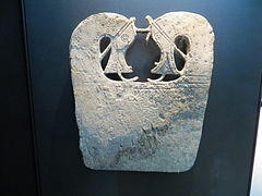 Placa en hueso de ballena (whalebone) del enterramiento vikingo de Lilleberge[23]​ (Noruega, siglo IX, British Museum)[24]​