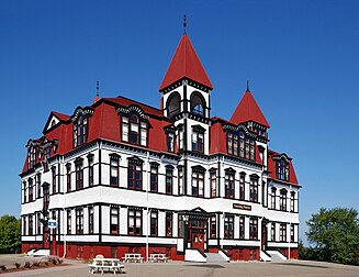 L'« Académie », école primaire dans le Vieux Lunenburg, site du patrimoine mondial en Nouvelle-Écosse. (définition réelle 3 303 × 2 547)