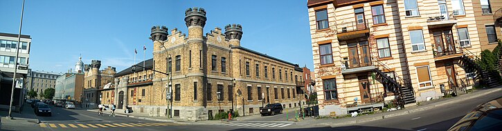 Manège des Fusiliers Mont-Royal, à l'angle des avenues des Pins et Henri-Julien