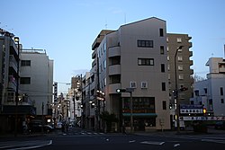 鍋屋町の痕跡が残る東片端南交差点（2016年4月）