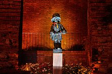 Maly Powstaniec ("Little Insurrectionist") Monument erected just outside Warsaw's medieval city walls in 1981, commemorates the children who fought in the Warsaw Uprising, against the German occupation. Pomnik malego powstanca.jpg