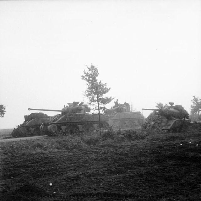640px-Sherman_Firefly_tank_of_the_Irish_Guards_Group