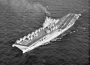 USS Yorktown в море в Тихом океане, 1963 год.