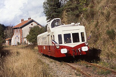 Le X 4001 préservé par le Chemin de fer du Haut Forez (CFHF).