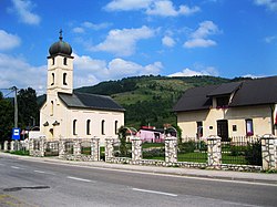镇中心的东正教堂