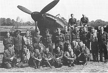 Night fighter pilots of No. 486 Squadron RNZAF, England, 1942. 486 Squadron RNZAF Wittering 1942.JPG