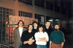 Koncert után a Debreceni Egyetemen 1993-ban: Perjéssy-Horváth Barnabás, Nyulász Péter, Szűcs Tamás, Deák Szabolcs, Tóth Péter és Nagy Gábor