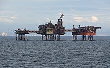 Нефтяной комплекс Дуглас, Ирландское море у побережья Северного Уэльса.jpg