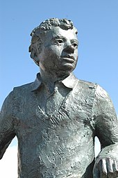 A close up of bronze statue of Thomas in the Maritime Quarter, Swansea.