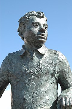 Staty föreställande Dylan Thomas i Swansea.