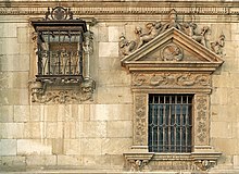 Pequeña ventana ciega y ventanal de San Ambrosio.