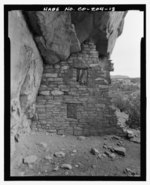 Объект 1, комната C, восточная внутренняя стена, смотрящая с востока на северо-восток - Serpents Quarters Pueblo, примерно в 2 милях к северу от County Road G, Cortez, Montezuma County, CO HABS CO-204-13.tif