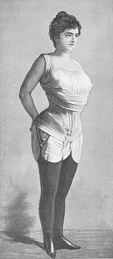 Gaches-Sarraute in her (not fashionable) reform corset from about 1892. It was in fashion from 1900 to 1913, but only after many years of hard work.