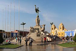 Monument vir vryheid in die Plaza de Armas de Trujillo