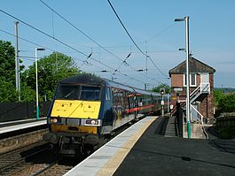 GNER train steams into Alnmouth Station - 07 June 2005.jpg