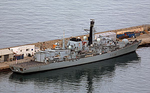 HMS Montrose (F236) en la Suda Haŭtmakulo, HM Naval Base, Gibraltar.jpg