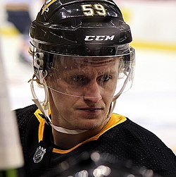 Jake Guentzel 2017-10-04.jpg