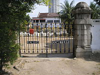 La entrada al Betahayim de Penang frente de la kaleja Jalan Zainal Abidin (antes konosida komo Jahudi Road)