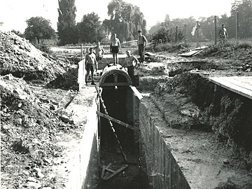 Reconstrução de abóbadas no pós-guerra (foto de arquivo sem data)