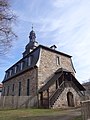 Kirche mit Ausstattung und Kirchhof