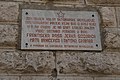 Cette plaque a été apposée sur le bâtiment à l'occasion du 50e anniversaire de la Révolution d'octobre : "Intimidée par la vague de la Révolution d'Octobre, une cour martiale austro-hongroise a condamné à mort dans cette maison les chefs de la révolte des marins de la Baie le 10.II.1918."
