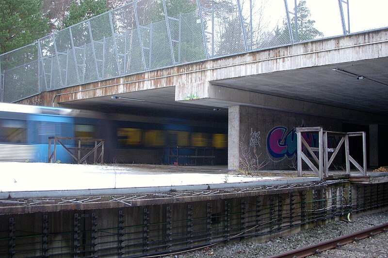 800px-Kymlinge_station_2012.jpg