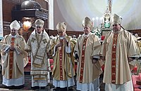 Aпостолическият нунций в България архиепископ Анселмо Пекорари с българските епископи след литургия на 17 октомври 2021 г. в Пловдив.
