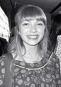 Tavi Gevinson interprète Kate.