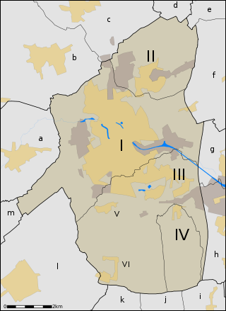 Roeselare, deelgemeenten en buurgemeenten. De gele gebieden zijn bebouwde kernen.