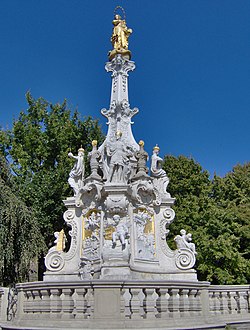 A nyitrai Nagyboldogasszony-szoborcsoport a restaurálás után, 2011 szeptemberében
