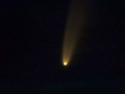 Komet NEOWISE 8. srpnja 2020. godine. Fotografiran iz Žužića, Hrvatska, u 4 h.