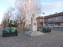 Паметникът на ген. Николай Николаевич в централната част на града