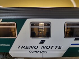 Particolare degli interni di una carrozza tipo UIC-X a cuccette (95R, T4), in livrea XMPR (Treno Notte) (A.C.M.E. 50875, scala H0), in particolare di uno degli scompartimenti.