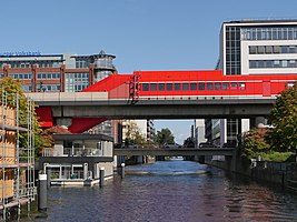S-Bahn-Station Hammerbrook über dem Mittelkanal