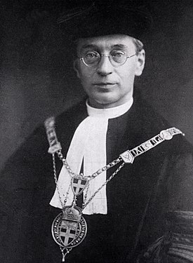 Titus Brandsma som rector magnificus vid Nijmegens katolska universitet år 1932.