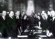 Signing of the Peace of Riga Traktat ryski 1921.jpg