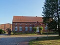 Bauernhaus und Stall