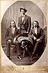 Od lewej: Dziki Bill, Texas Jack Omhundro i Buffalo Bill Cody