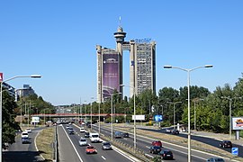 Autostrada Transbelgrădeană și Blocul Genex în Novi Beograd