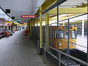 Zehlendorf U-Bahnhof Onkel Toms Hütte Ladenstraße-007.JPG