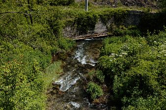 Реката во близина на нејзиниот извор