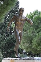 Памятник бегуну-олимпийцу Жану Буэну, погибшему за Францию, Марсель.