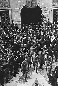 Mussolini in Milan, 1930 Bundesarchiv Bild 102-09843, Mussolini in Mailand.jpg