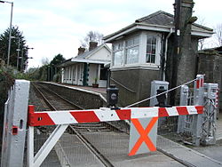 Ír jellegzetesség: a sorompó a vonat útját lezárja vonatmentes időben