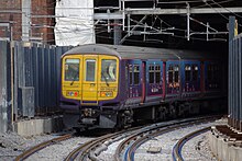 A Class 319 heads south from Farringdon. On the left is the blocked-off City Widened Line branch to Moorgate, closed as part of the Thameslink Programme. Farringdon station MMB 03 319447.jpg