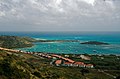 Pinel Island (linksachter) gezien vanaf Cul de Sac. Rechtsvoor is Petit Clef.