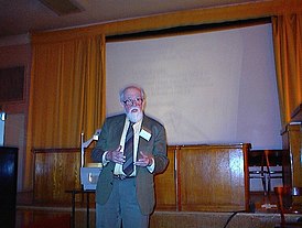 Герард Ламан читает лекцию в Институте математики им. С.Л. Соболева во время конференции, посвящённой 70-летию В.А. Топоногова, 14 марта 2000 года